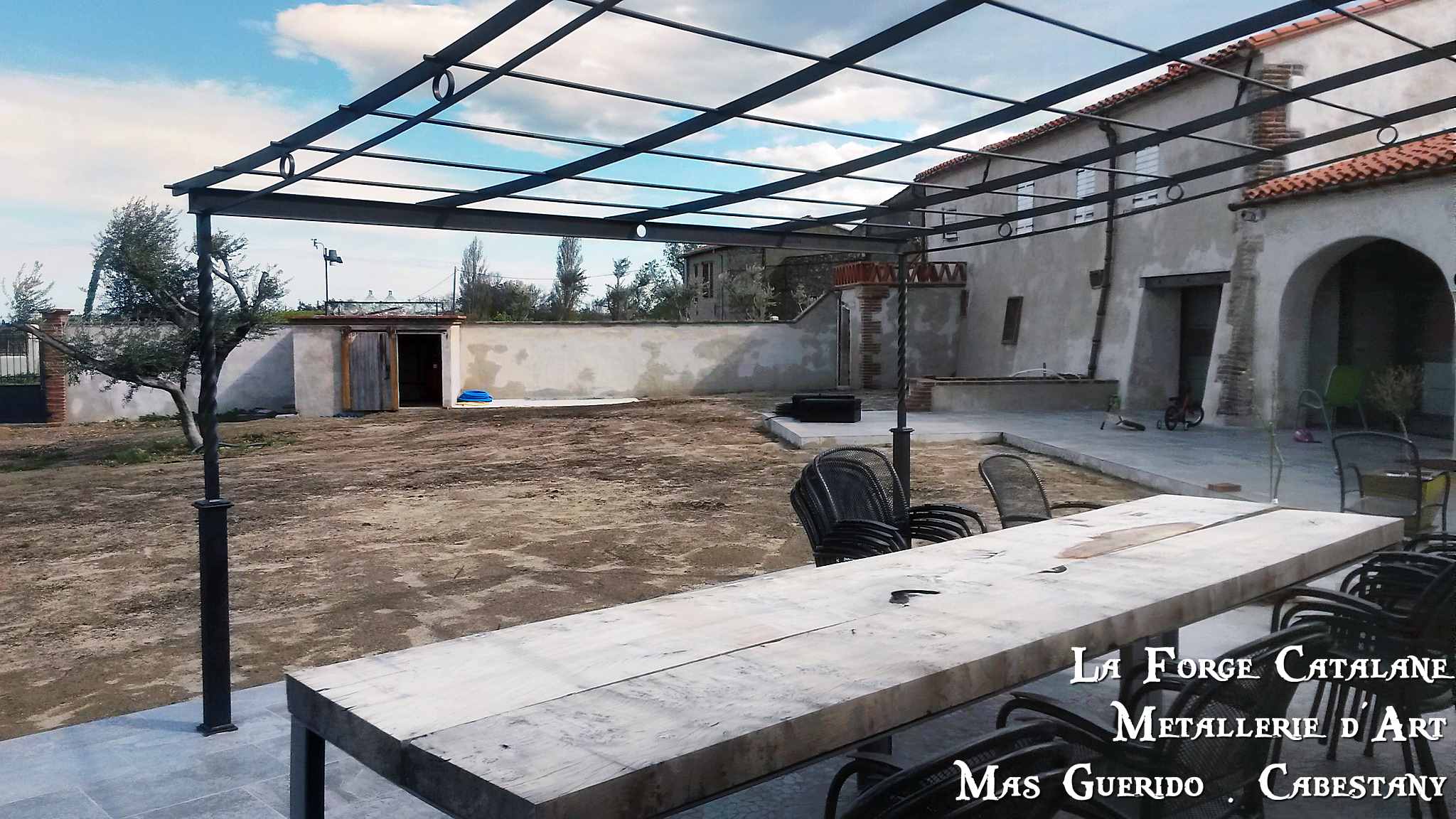 pergola terrasse frise mas becha demi chapeau gendarme fer Forge Catalane Cabestany (3).jpg